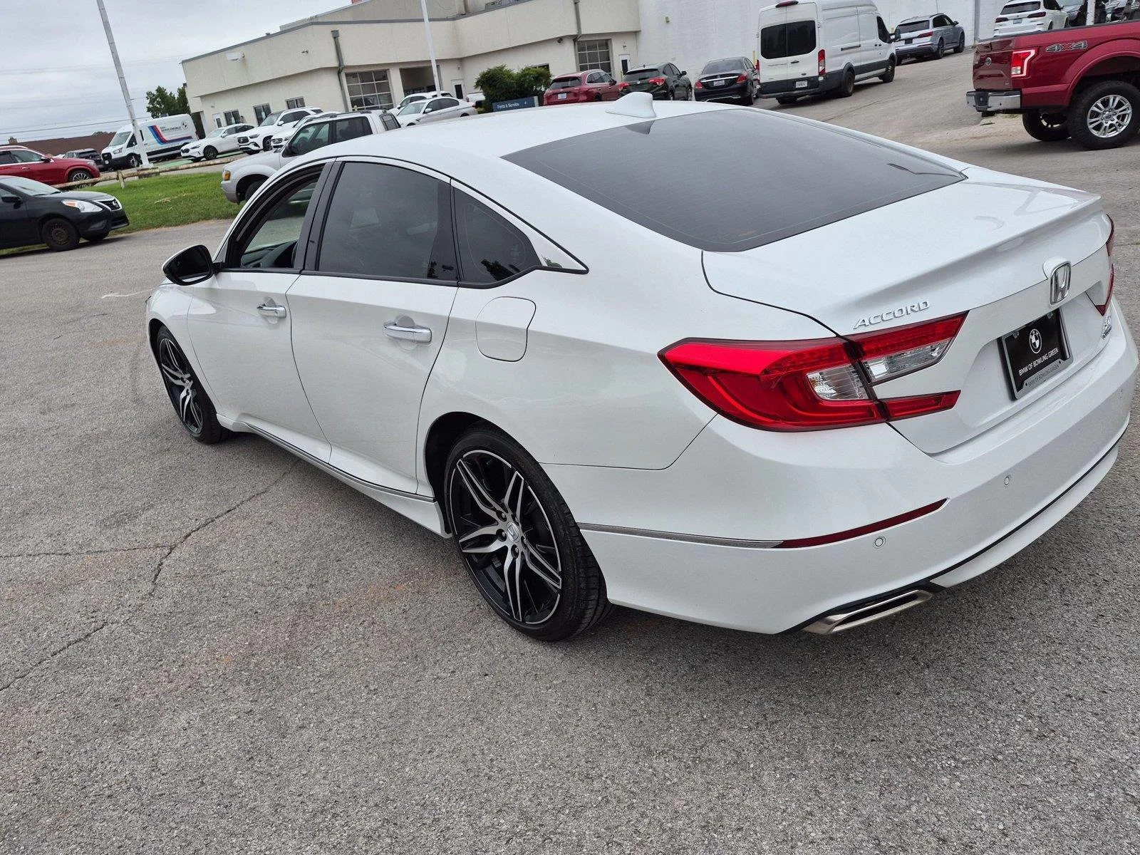 Used 2021 Platinum White Pearl Honda Touring image 3