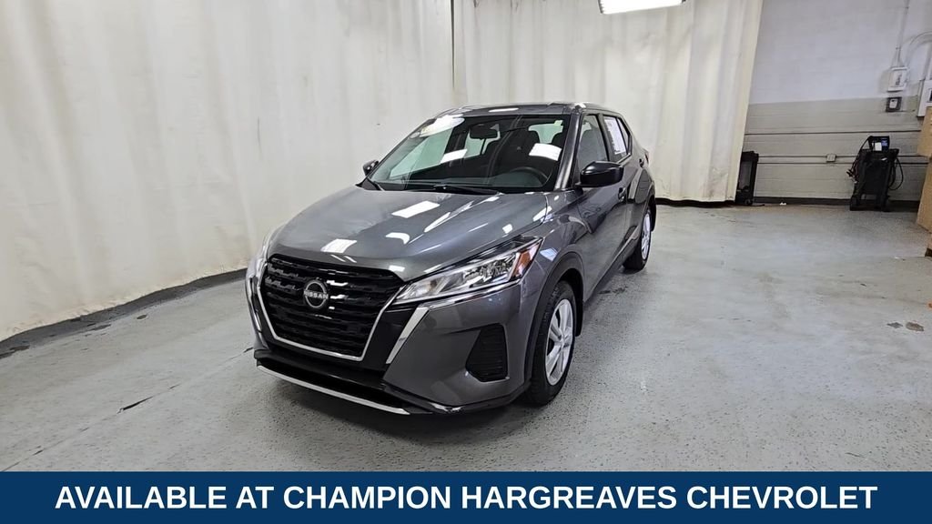 Used 2022 Gun Metallic Nissan S image 3