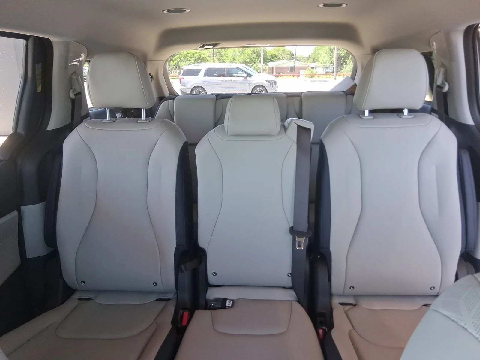 New 2026 White Kia EX image 22