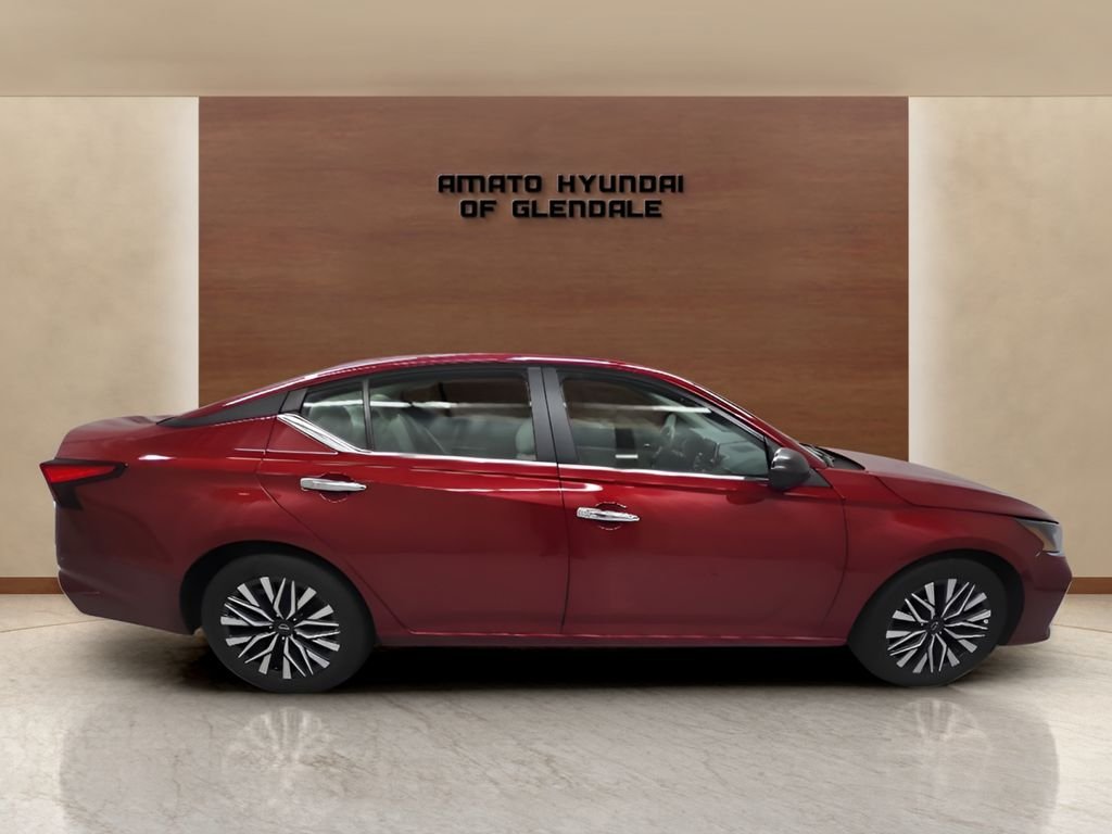 Used 2025 Red Nissan 2.5 SV image 7