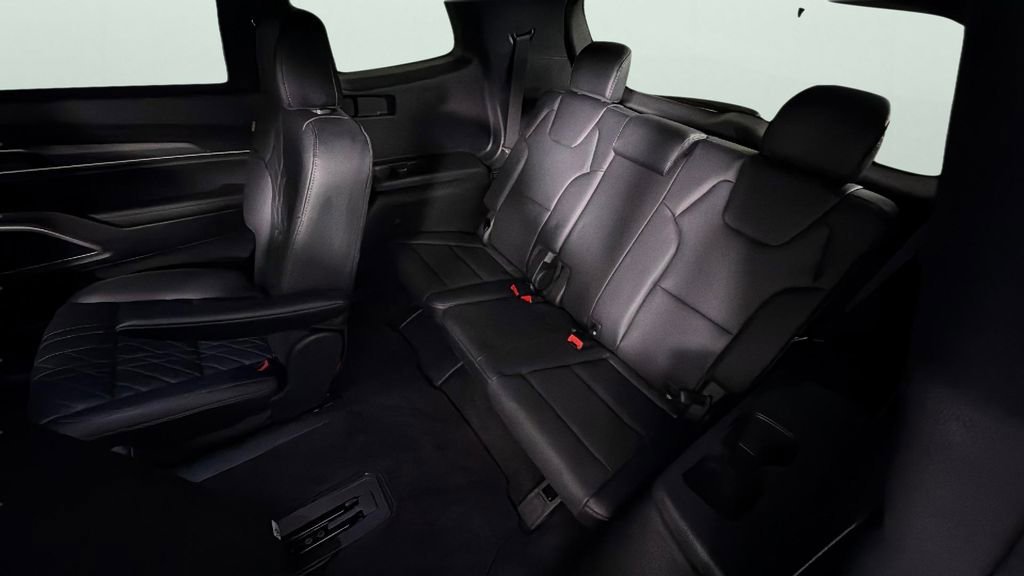 Used 2025 White Kia EX X-Line image 28