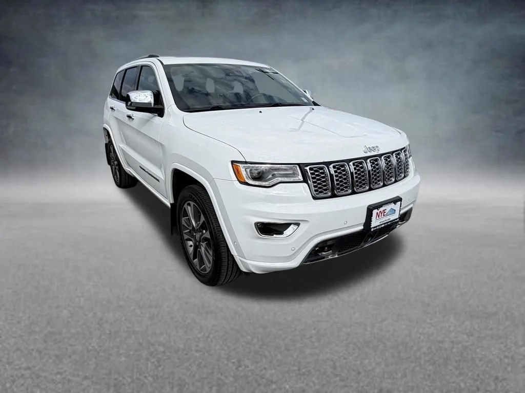 Used 2017 Bright White Clea Jeep Overland image 8