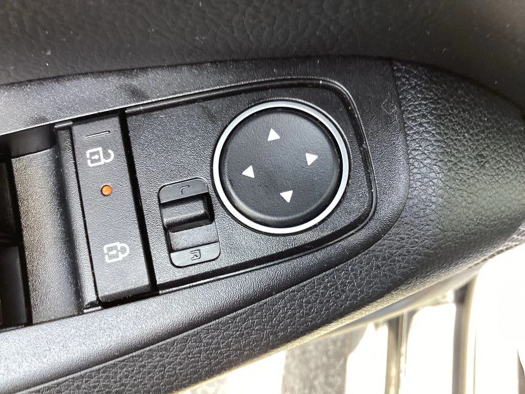 Used 2025 Black Kia S image 33