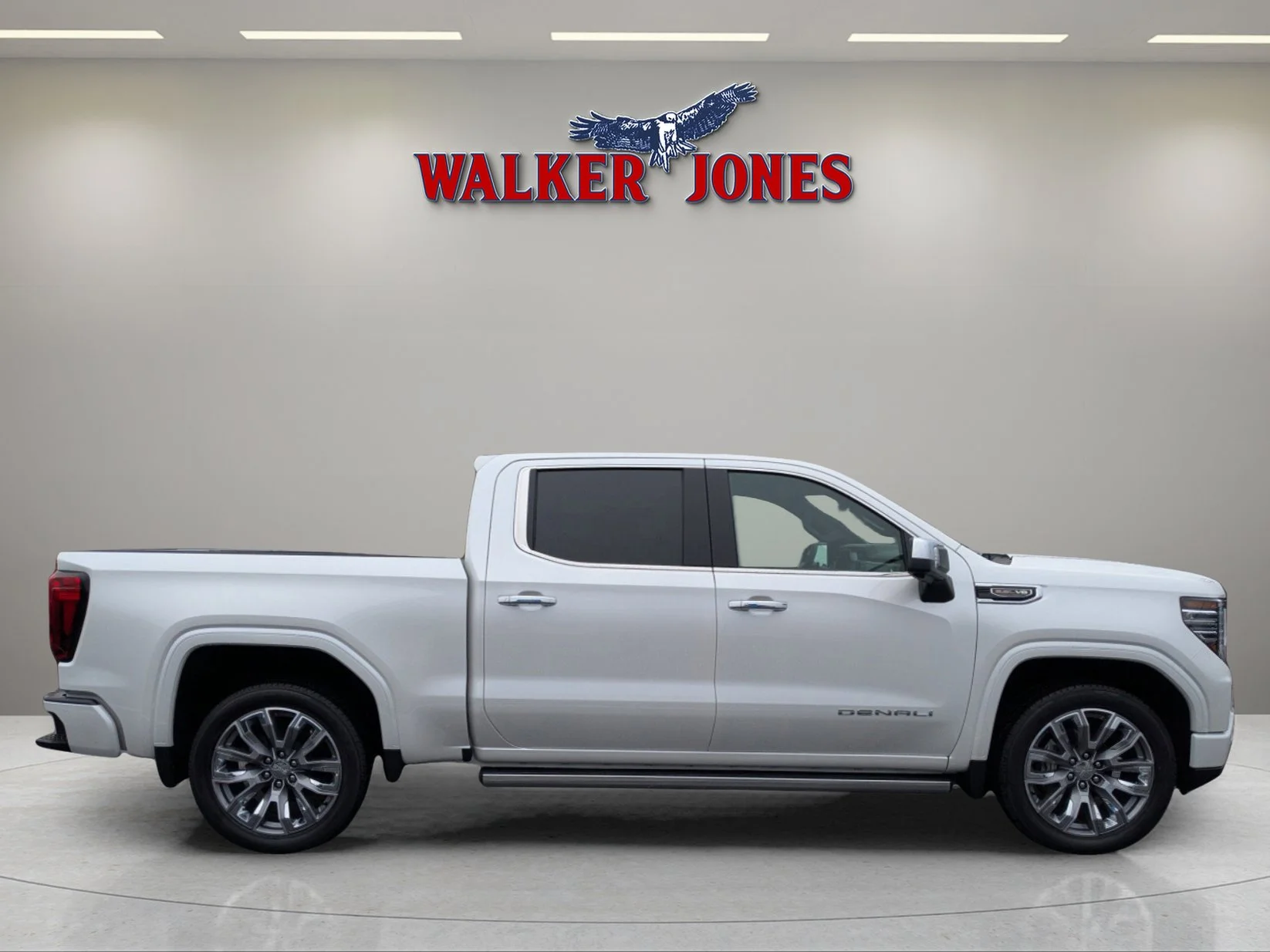 Used 2024 White Frost Tricoat GMC Denali image 3