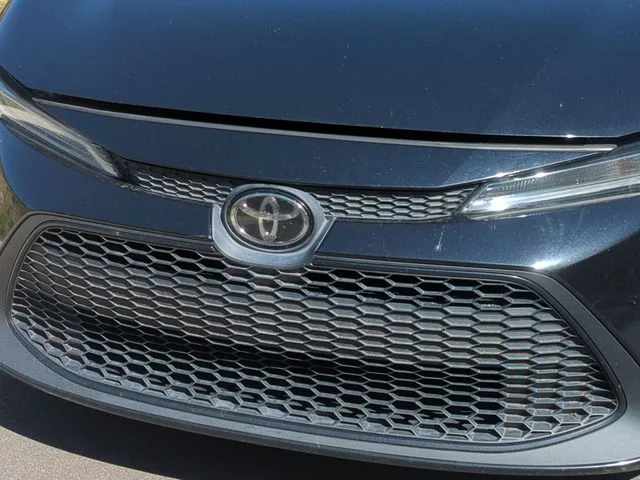 Used 2022 Black Toyota L image 24