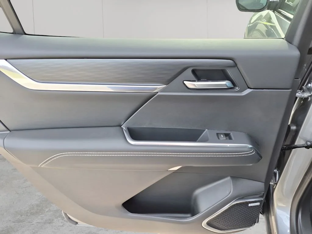 New 2026 Sterling Metallic GMC Elevation image 20