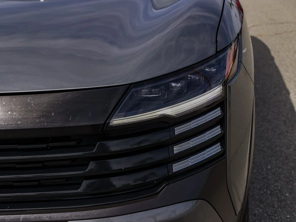 Used 2025 Gray Nissan SV image 9