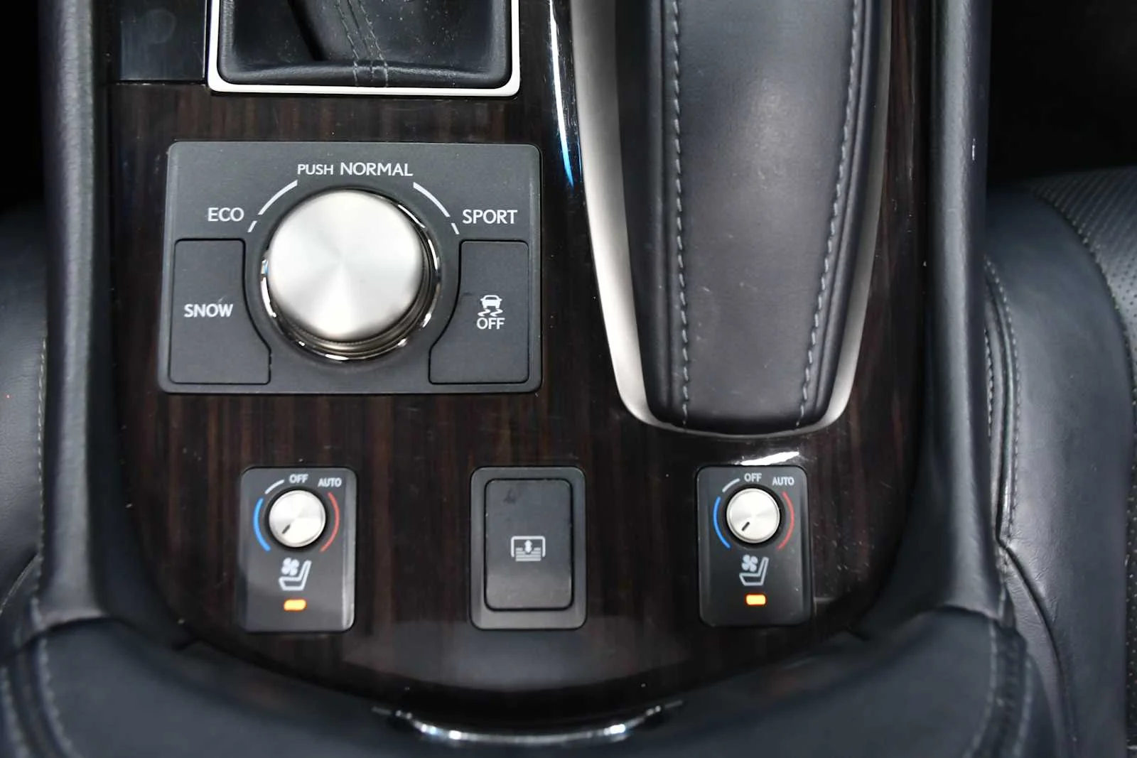 Used 2014 Matador Red Mica Lexus  image 24