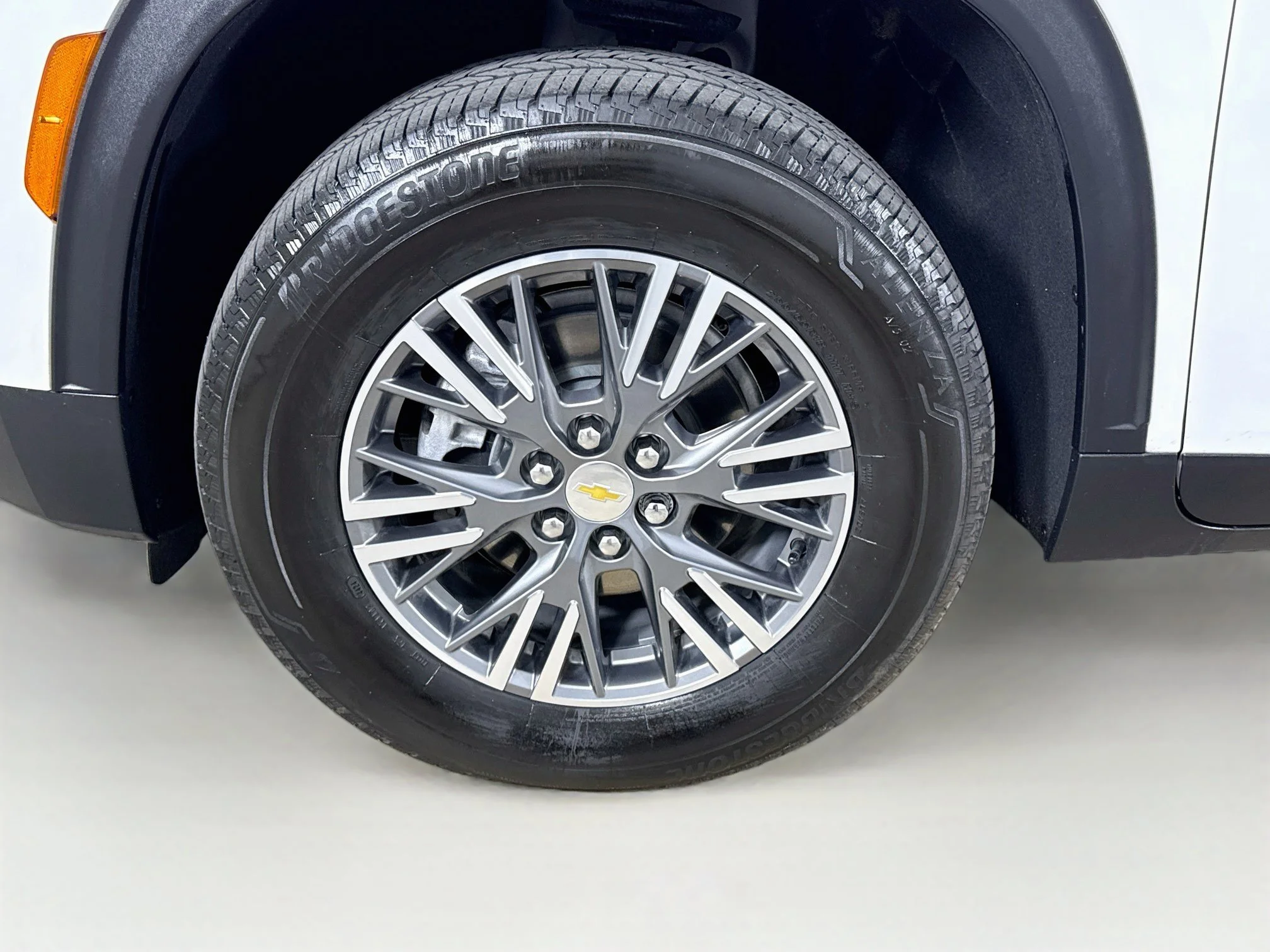 Used 2025 Iridescent Pearl Tricoat Chevrolet LT image 34