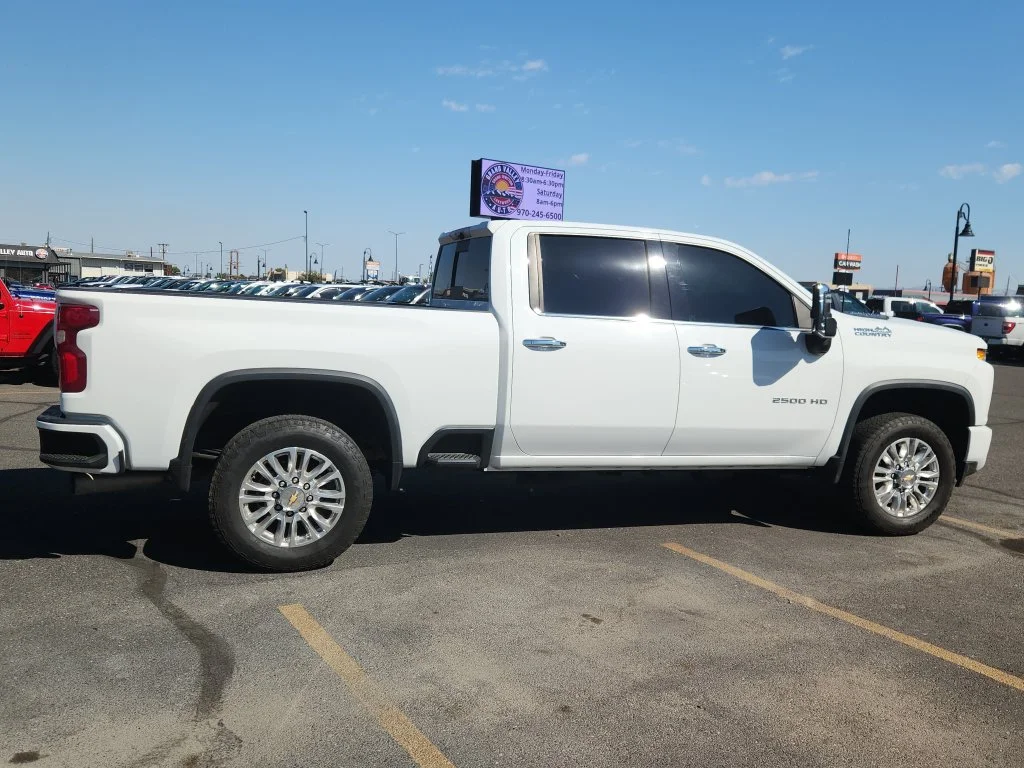 Used 2023 White Chevrolet High Country image 2