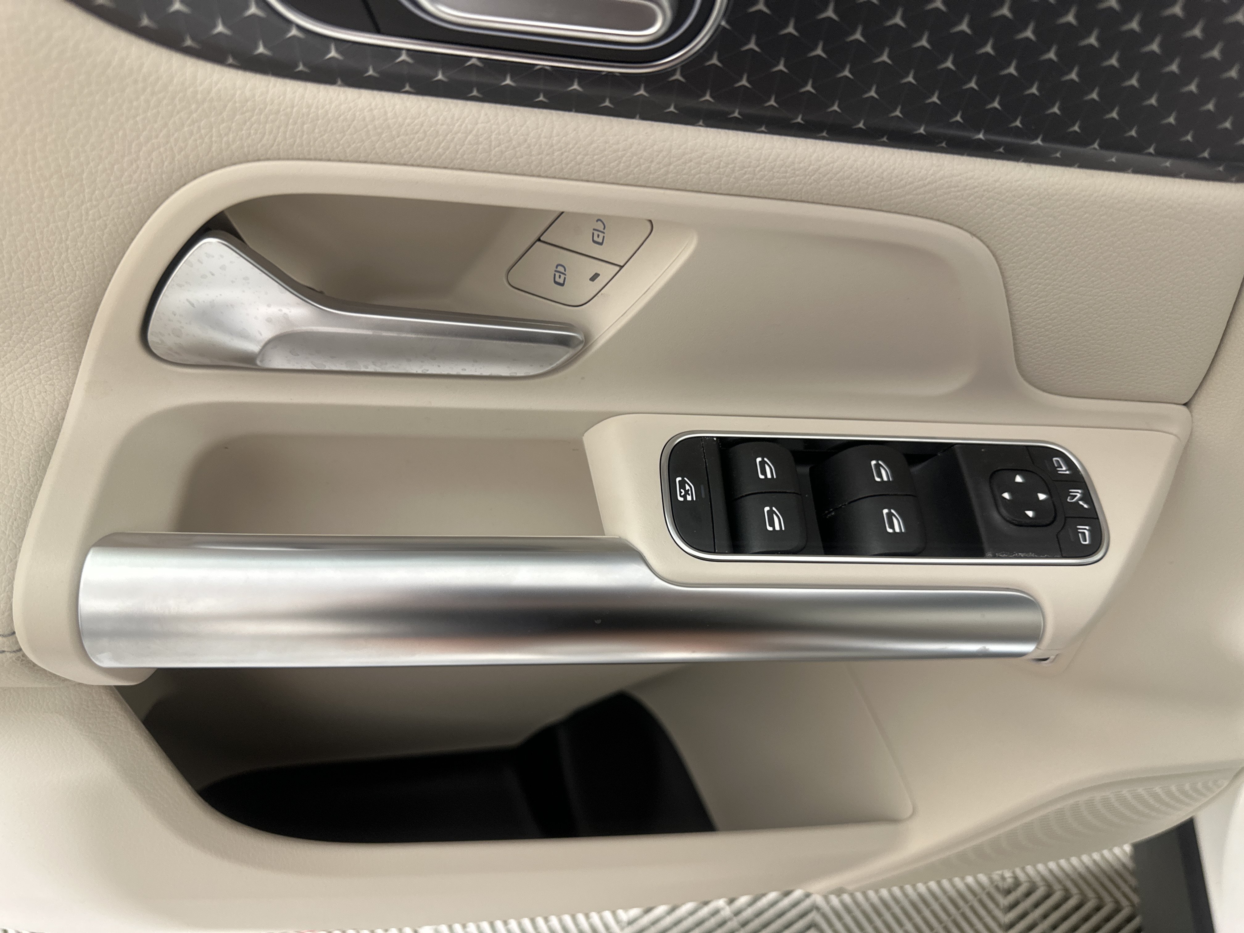 New 2026 POLAR WHITE Mercedes-Benz GLA 250 image 11