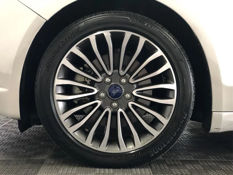 Used 2018 Oxford White Ford Titanium image 19