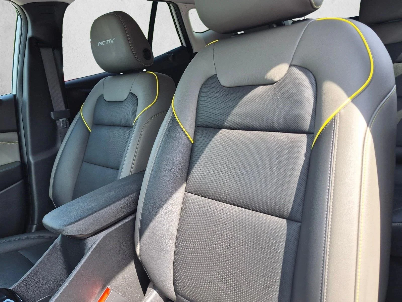 Used 2025 Summit White Chevrolet ACTIV image 10