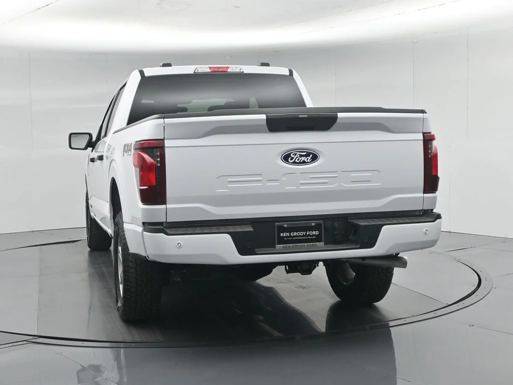 New 2026 Oxford White Ford XLT image 27