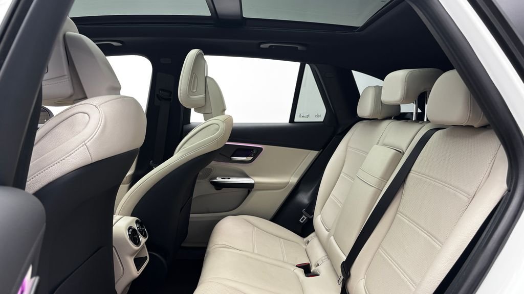 Used 2025 White Mercedes-Benz GLC 300 image 42