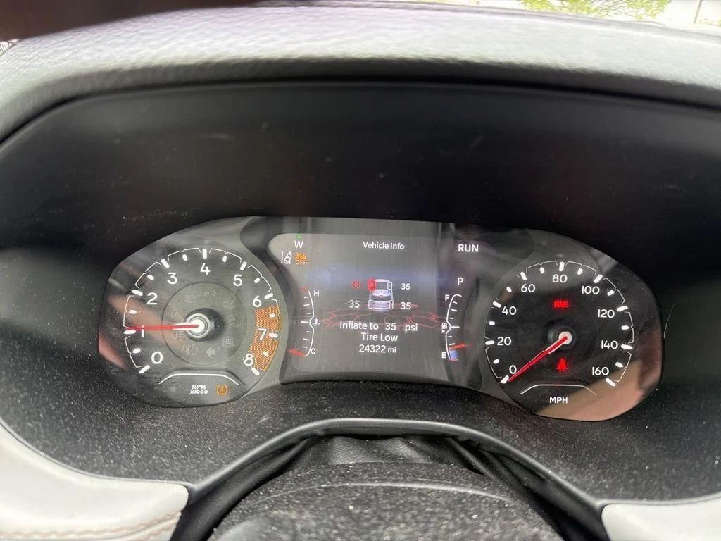 Used 2022 Velvet Red Pearlcoat Jeep Limited image 3