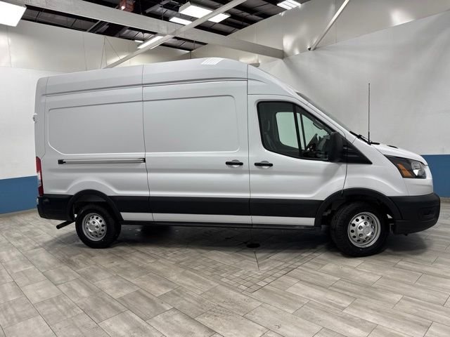 Used 2025 Oxford White Ford Base image 2