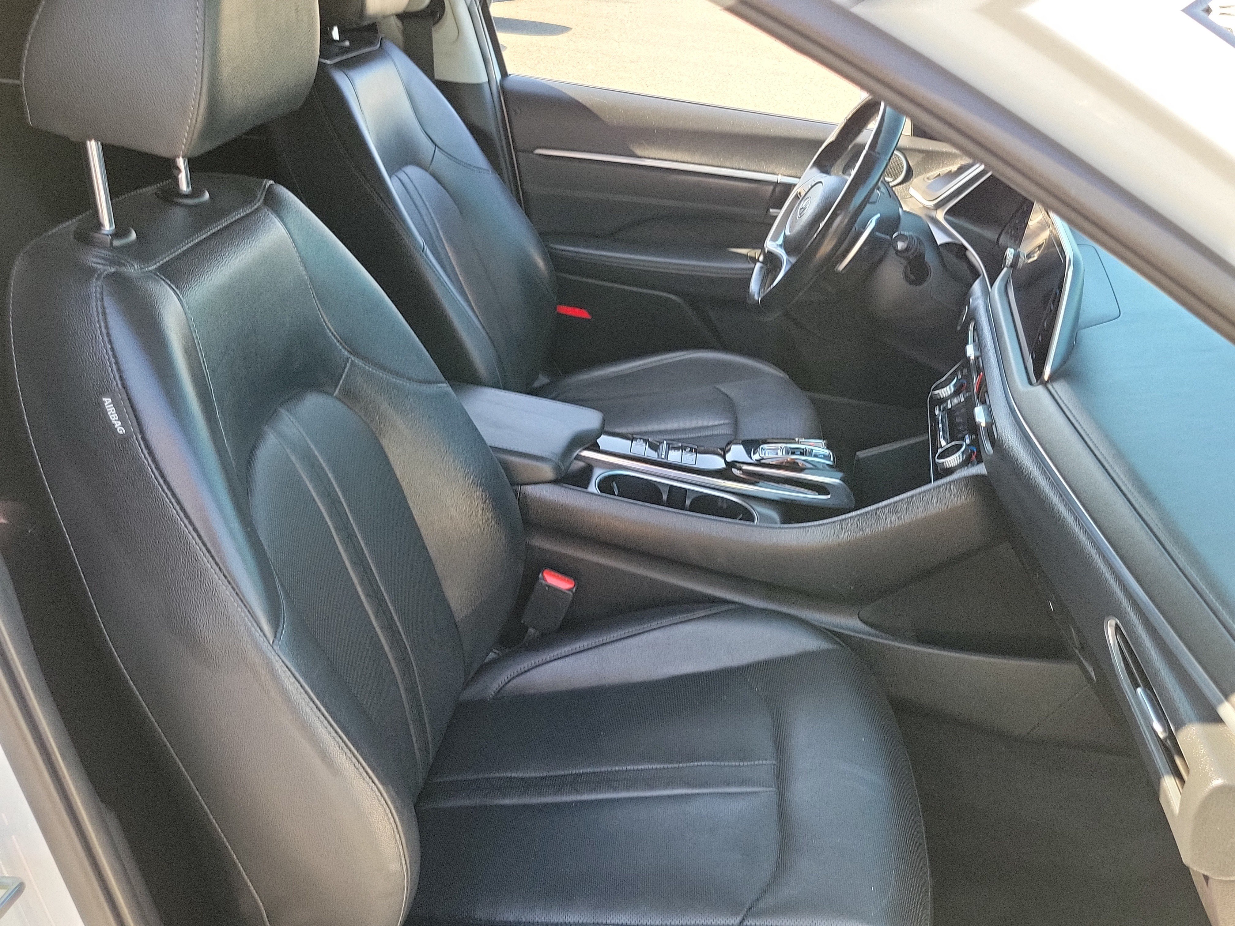 Used 2021 Hyper White Hyundai Limited image 22
