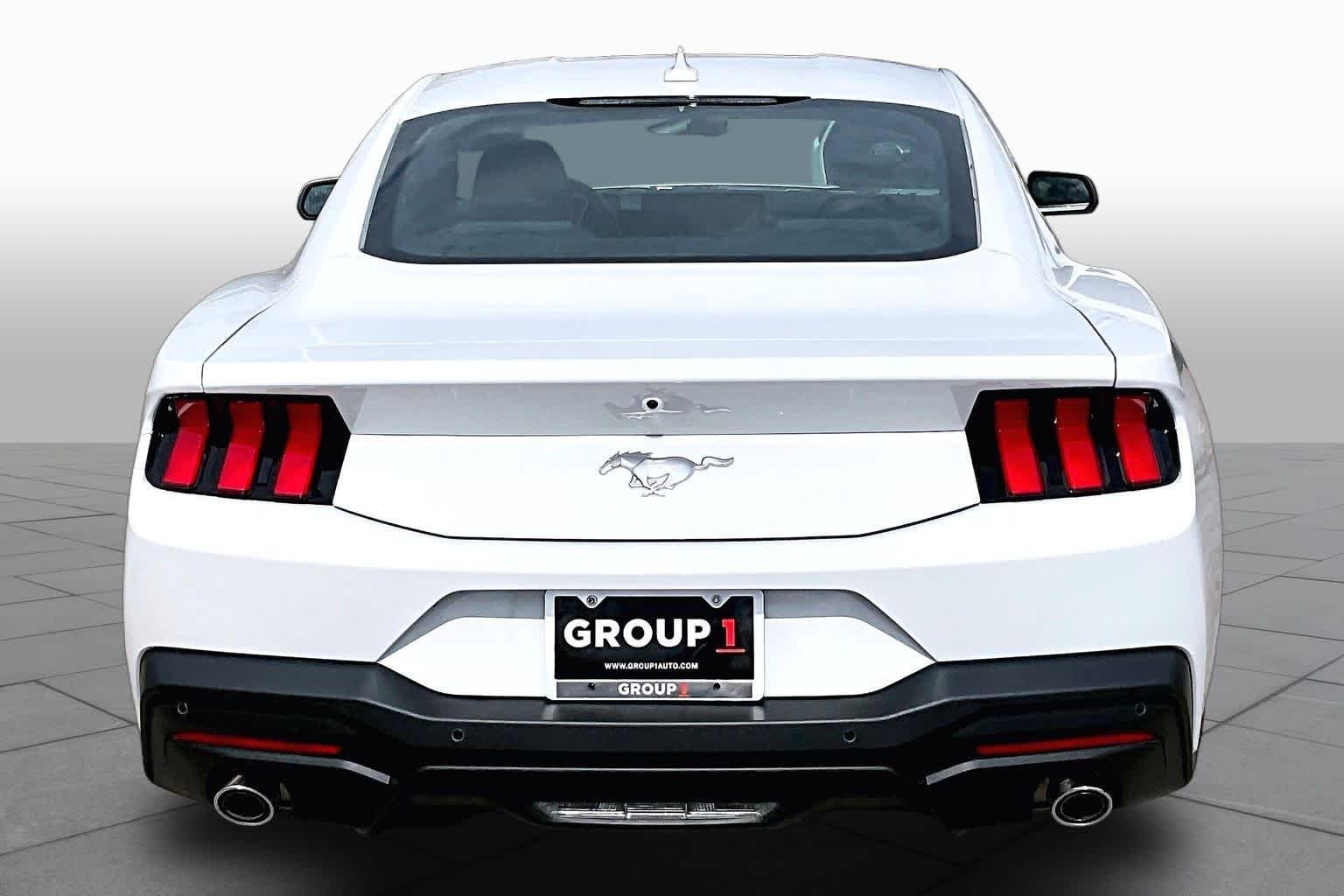 Used 2025 Oxford White Ford EcoBoost image 5