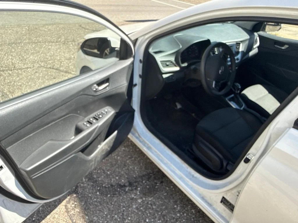 Used 2019 White Hyundai SE image 7