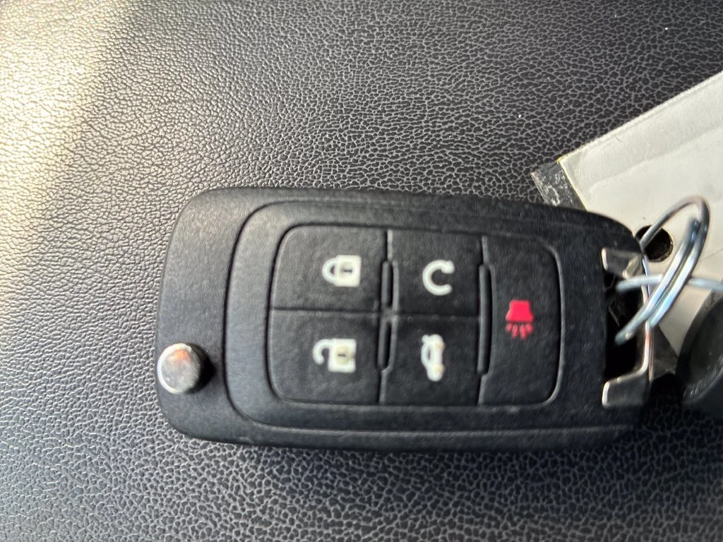 Used 2010 Green Chevrolet 1LT image 29