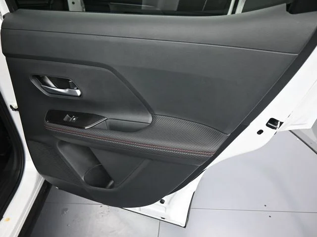 2025 Nissan Kicks SR - Photo 12