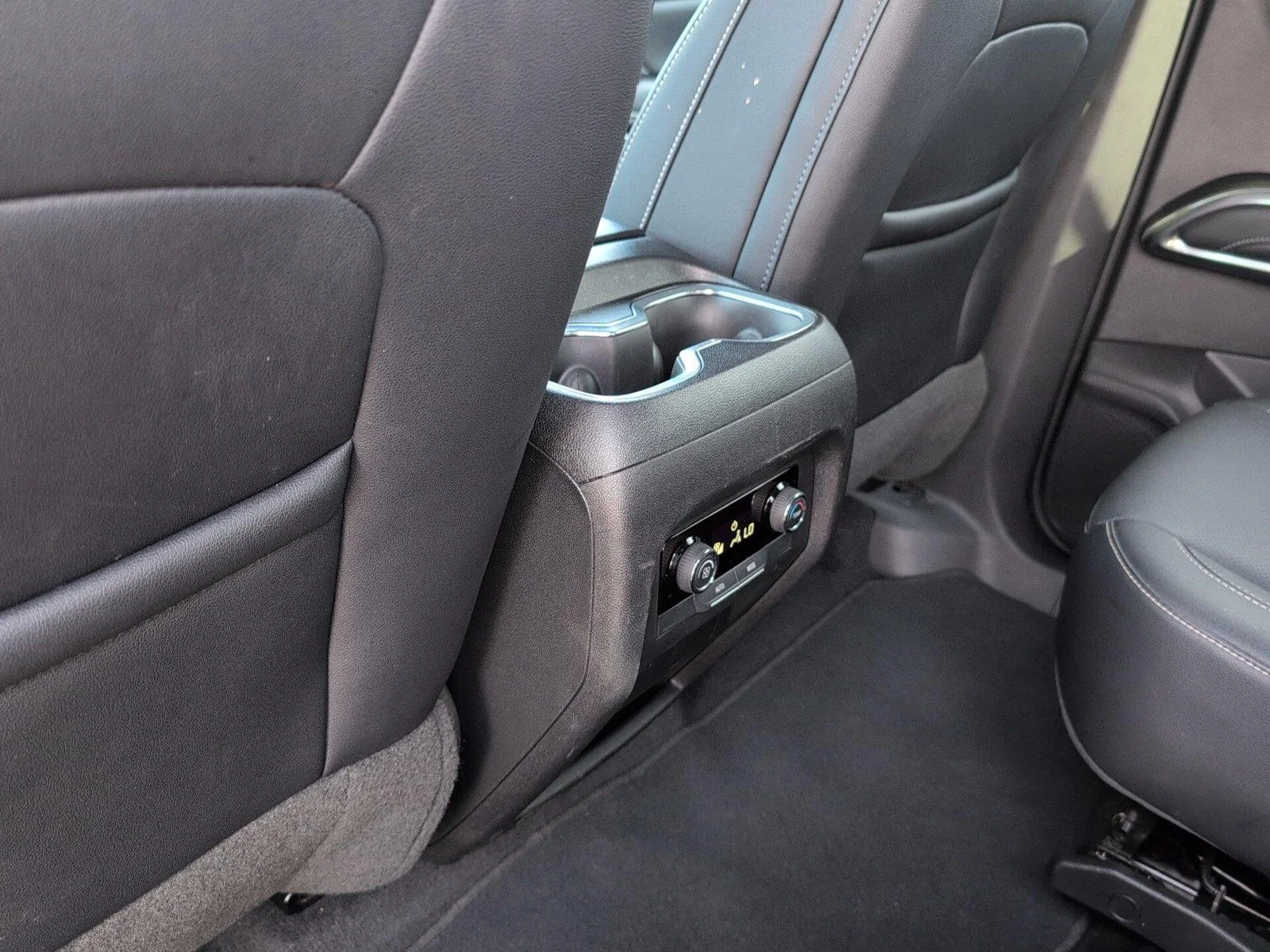 Used 2025 Summit White Chevrolet LT image 31