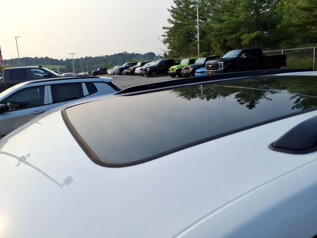 Used 2023 White Jeep Overland image 21