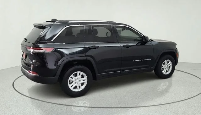 Used 2023 Black Jeep Laredo image 50