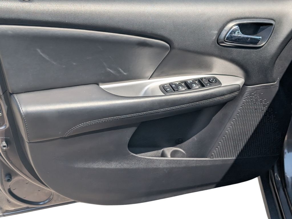 Used 2019 Gray Dodge SE image 13