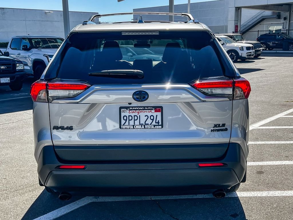 Used 2024 Silver Sky Metallic Toyota XLE Premium image 5
