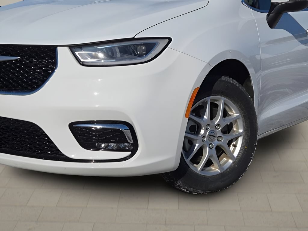 Used 2023 White Chrysler Touring L image 8
