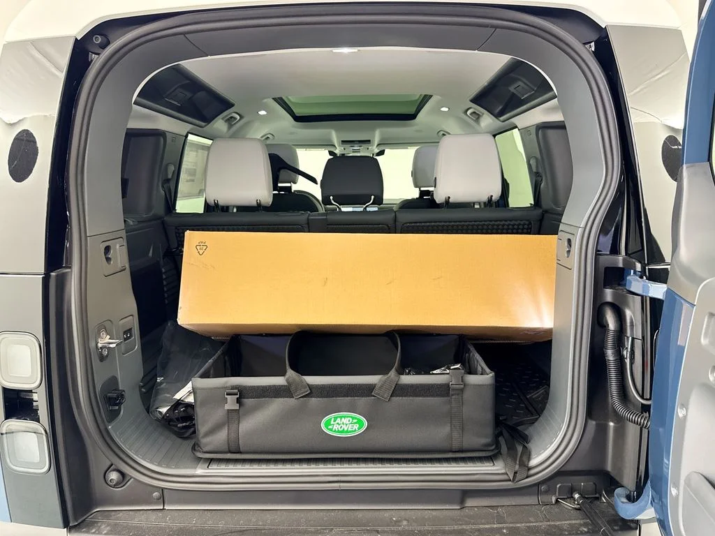New 2026 Tasman Blue Land Rover X-Dynamic SE image 28