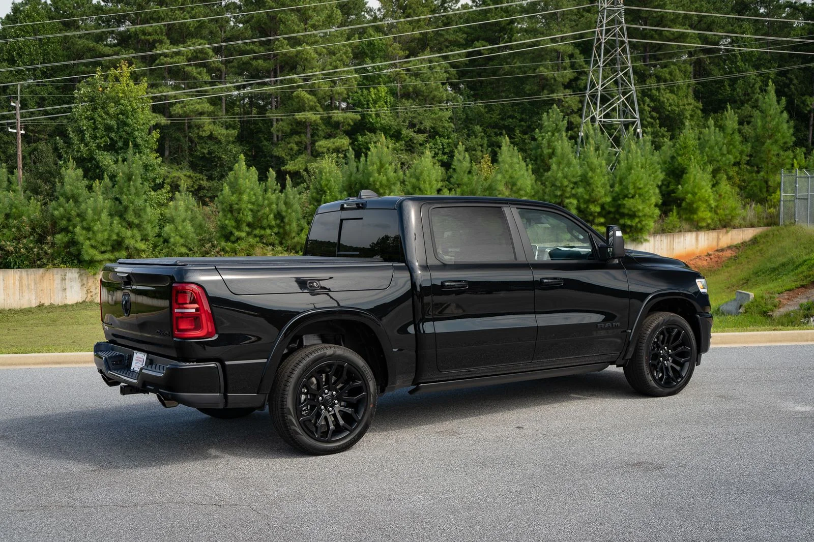 New 2026 Diamond Black Crystal Pearl-Coat Exterior Paint RAM Limited image 21