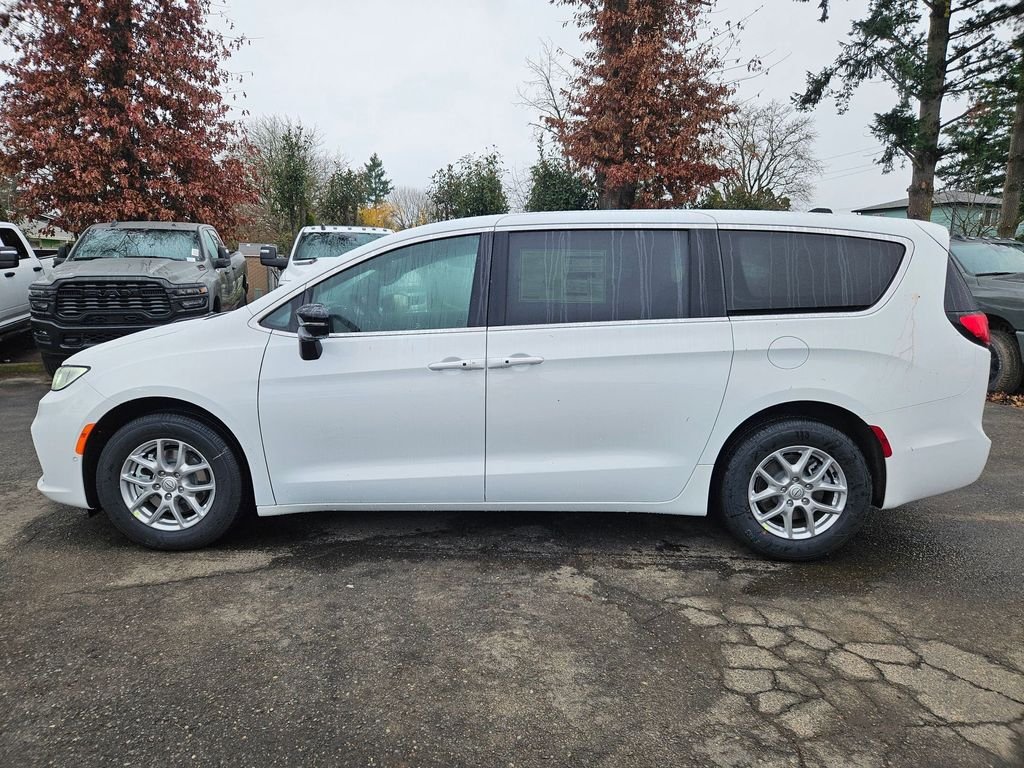 New 2026 Bright White Clear-Coat Exterior Paint Chrysler Select image 4