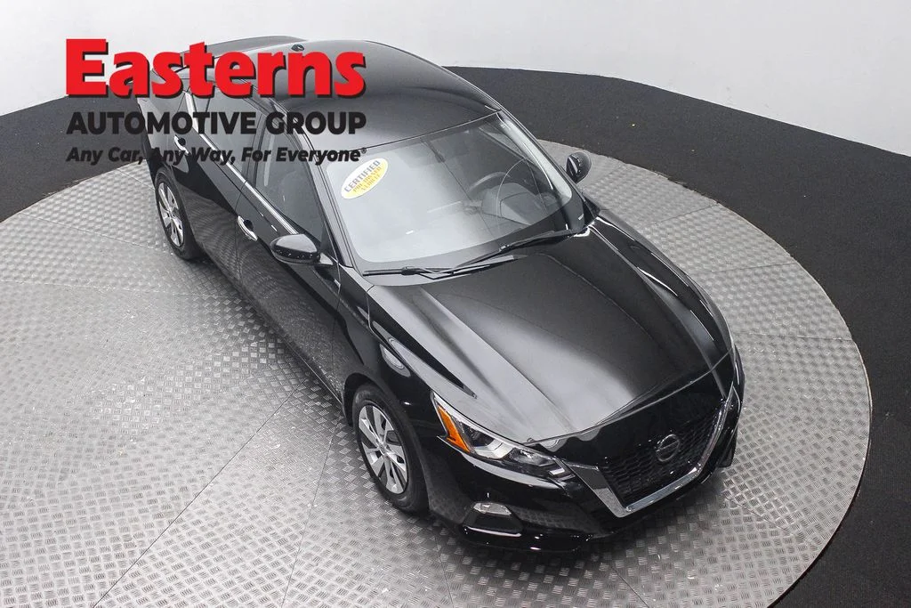 Used 2020 Black Nissan 2.5 S image 3