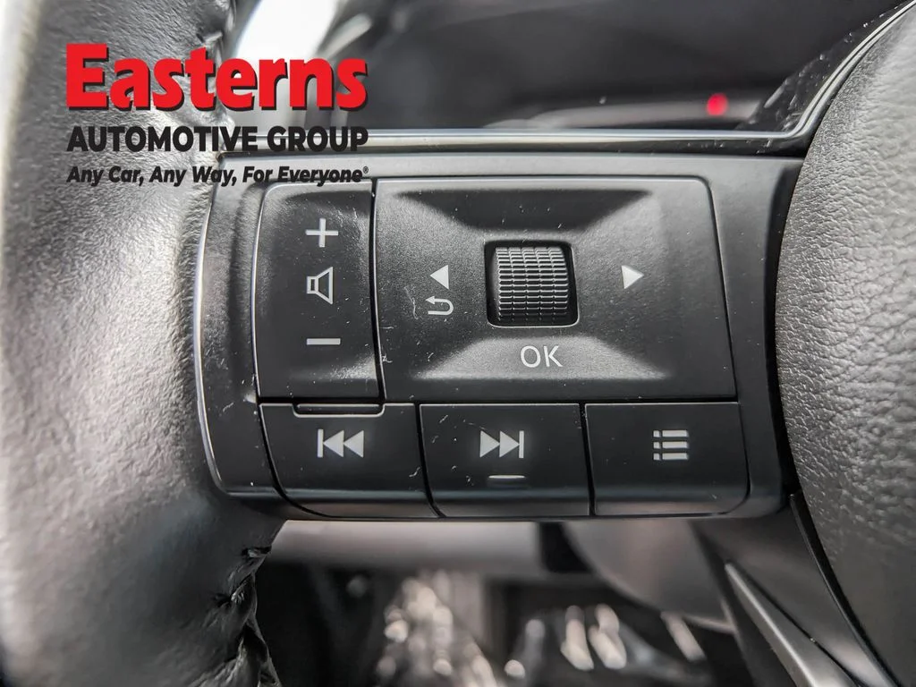Used 2022 Gray Nissan SV image 29
