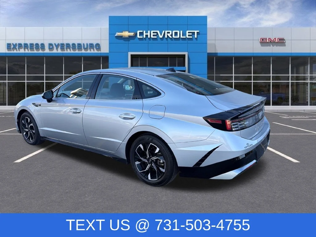 Used 2025 Silver Hyundai SEL image 5