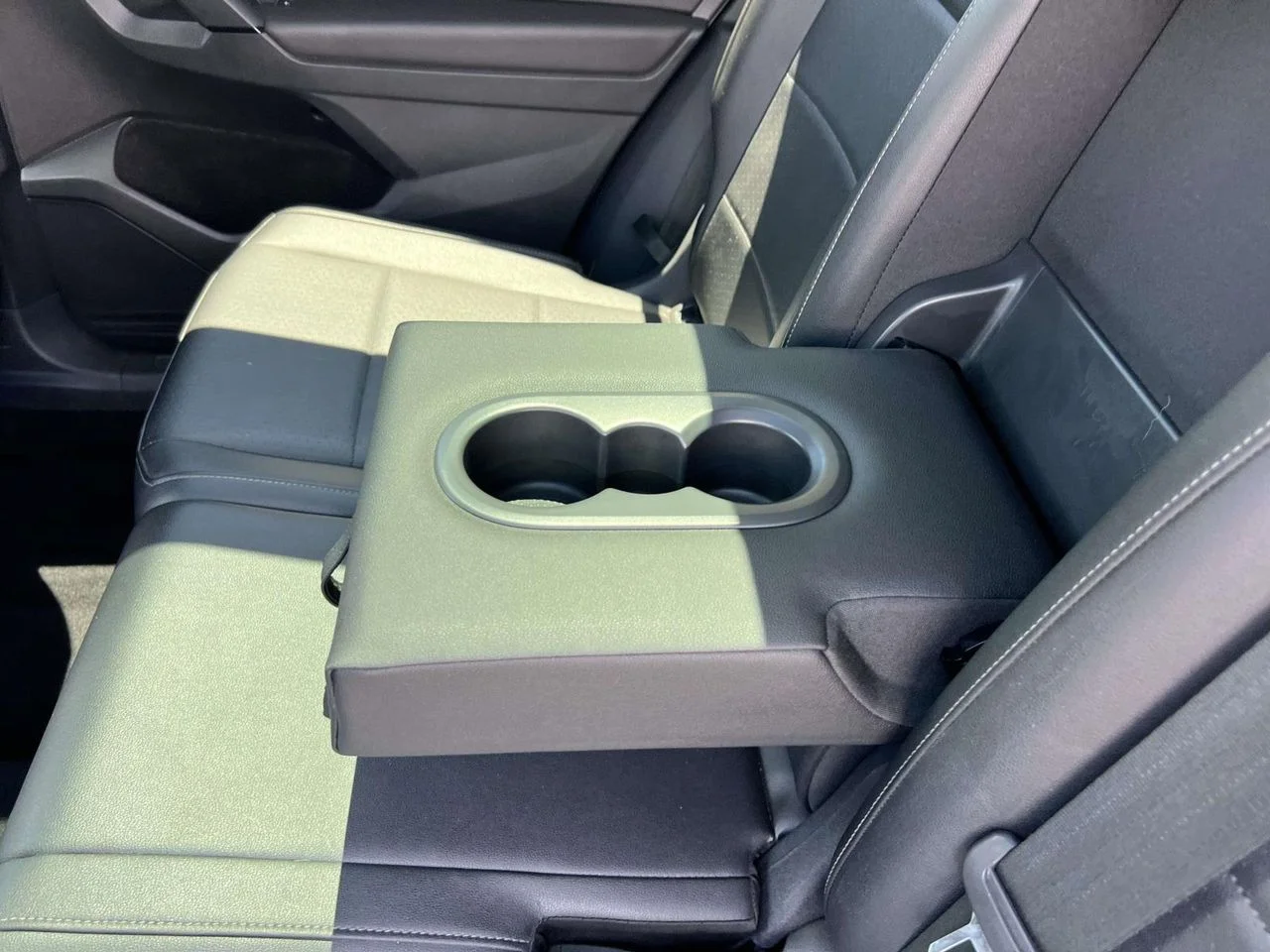 Used 2019 Platinum Gray Metallic Volkswagen 2.0T SE image 25