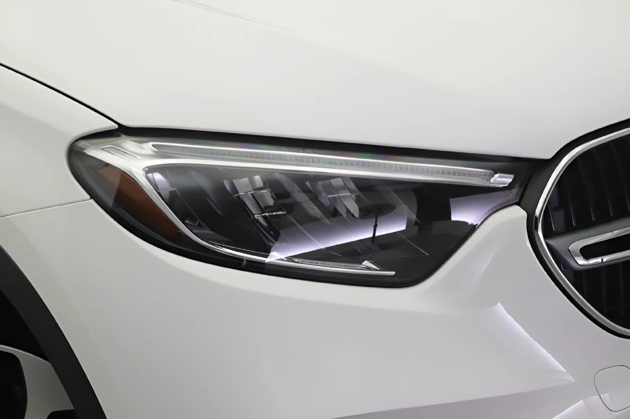 Used 2025 White Mercedes-Benz 350e 4MATIC® Plug in Hybrid image 25