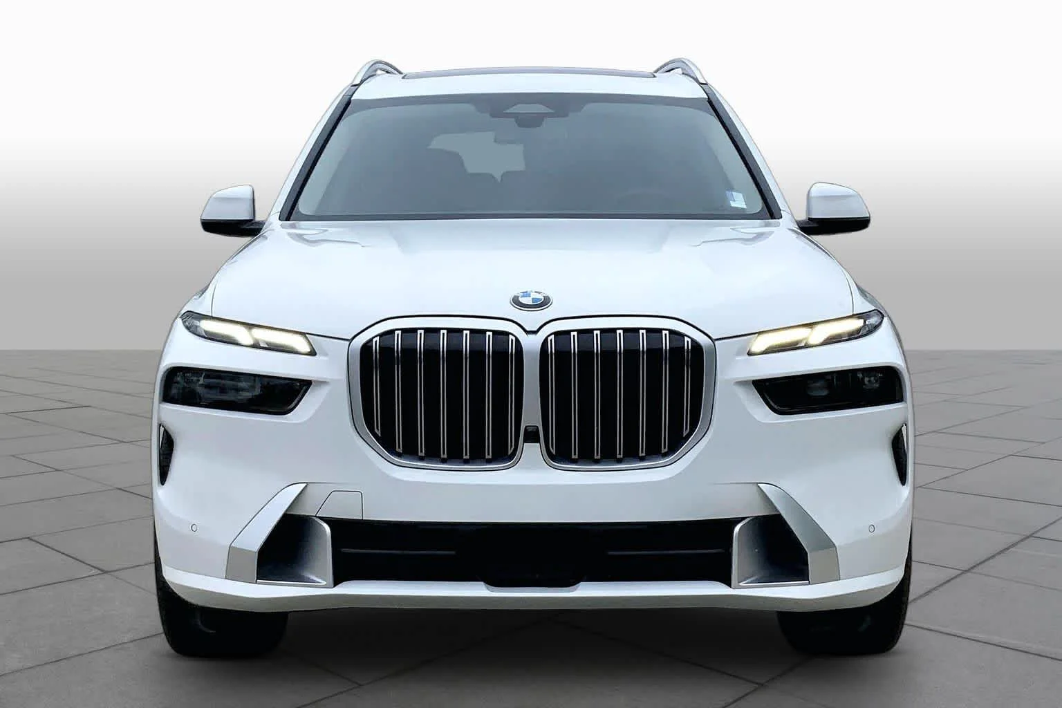 Used 2024 Alpine White BMW xDrive40i image 3