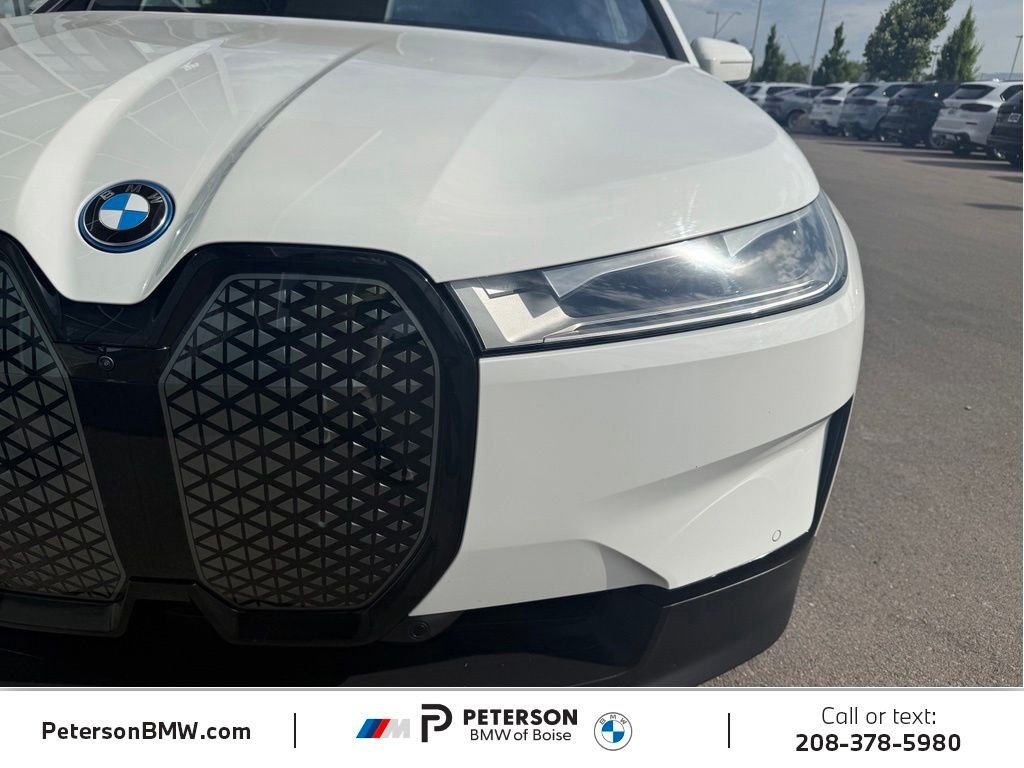 Used 2024 White BMW xDrive50 image 36