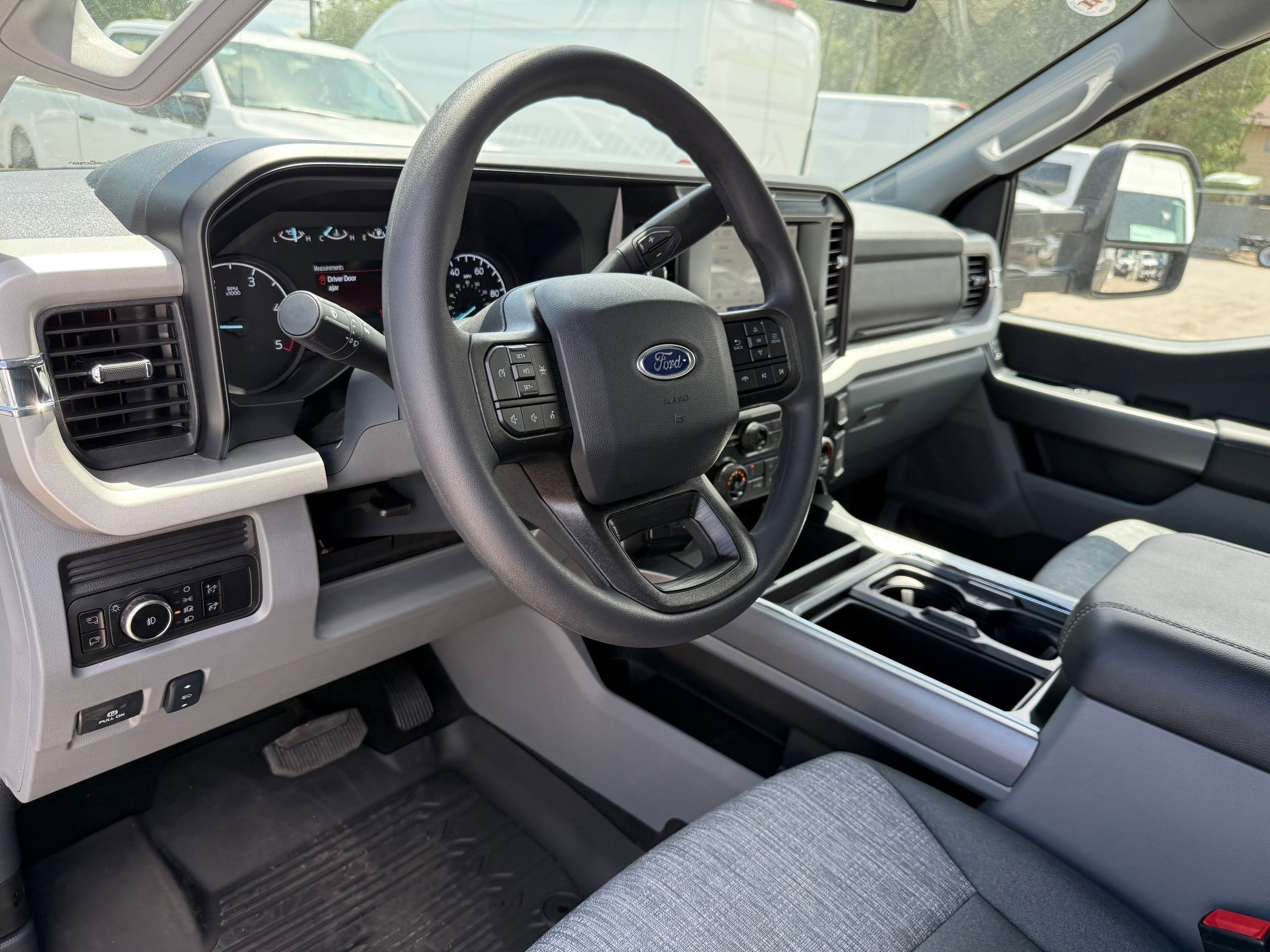 2025 Ford F-550 Super Duty Chassis Cab XLT - Photo 10