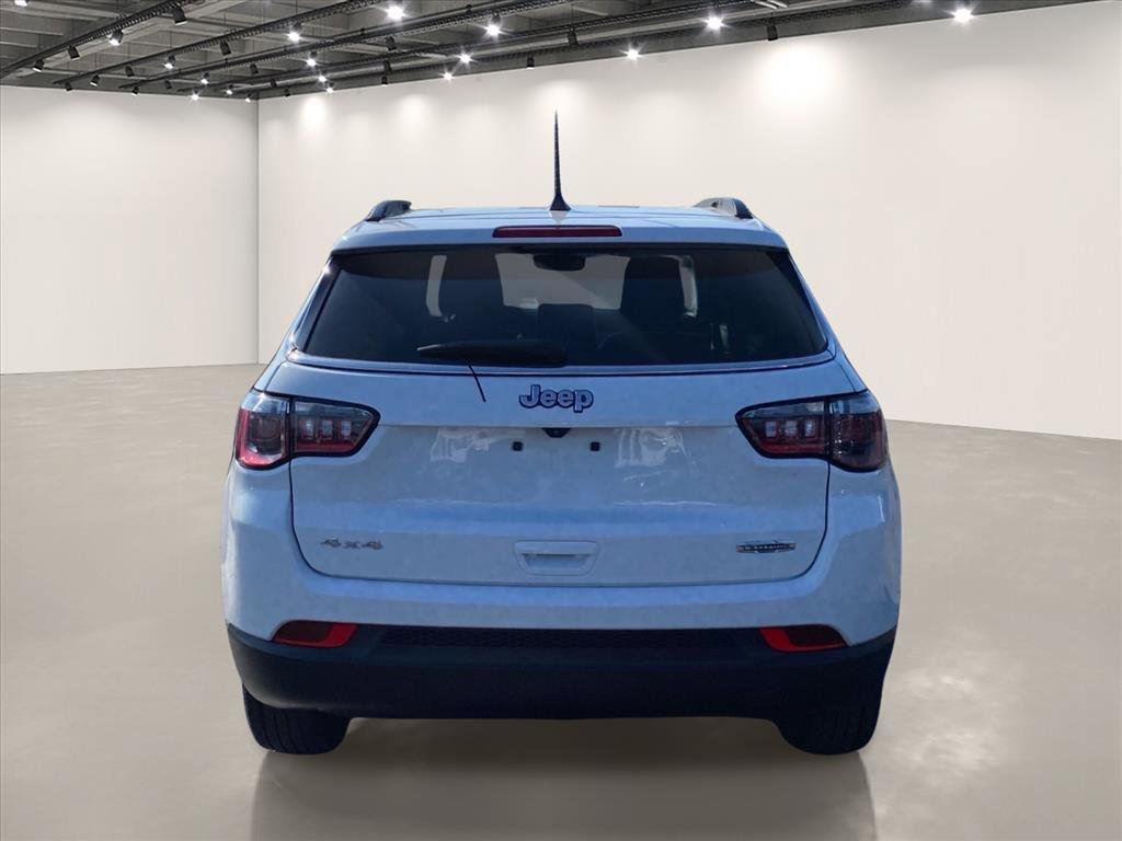 Used 2022 Bright White Clearcoat Jeep Latitude image 6