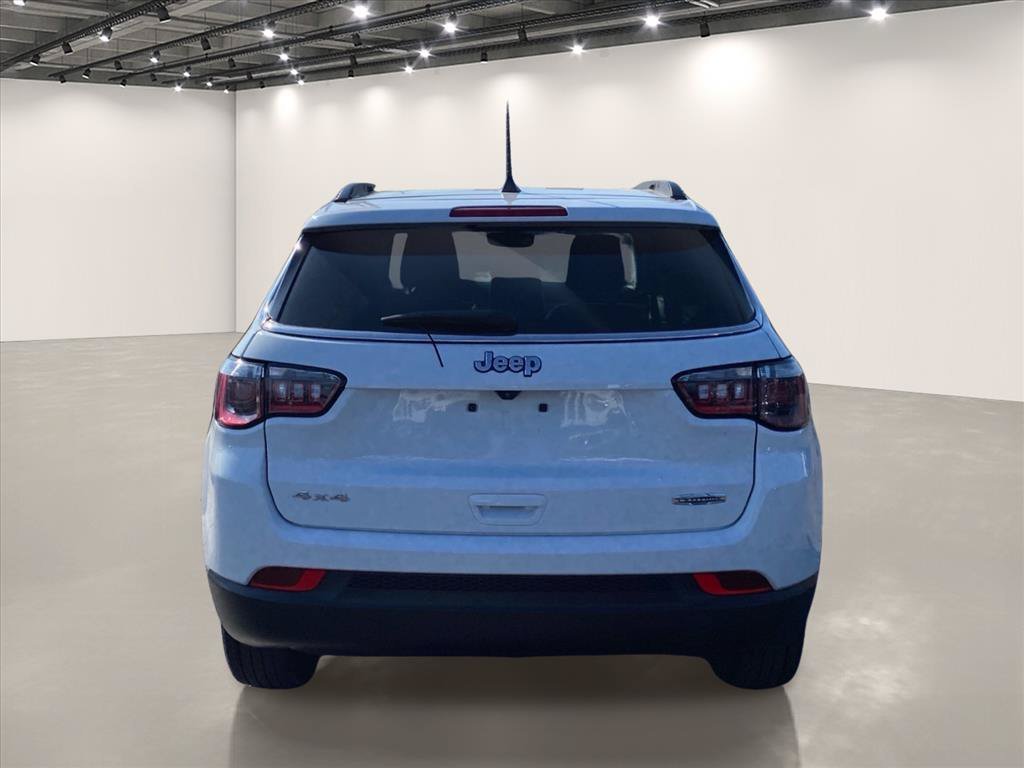 Used 2022 Bright White Clearcoat Jeep Latitude image 6