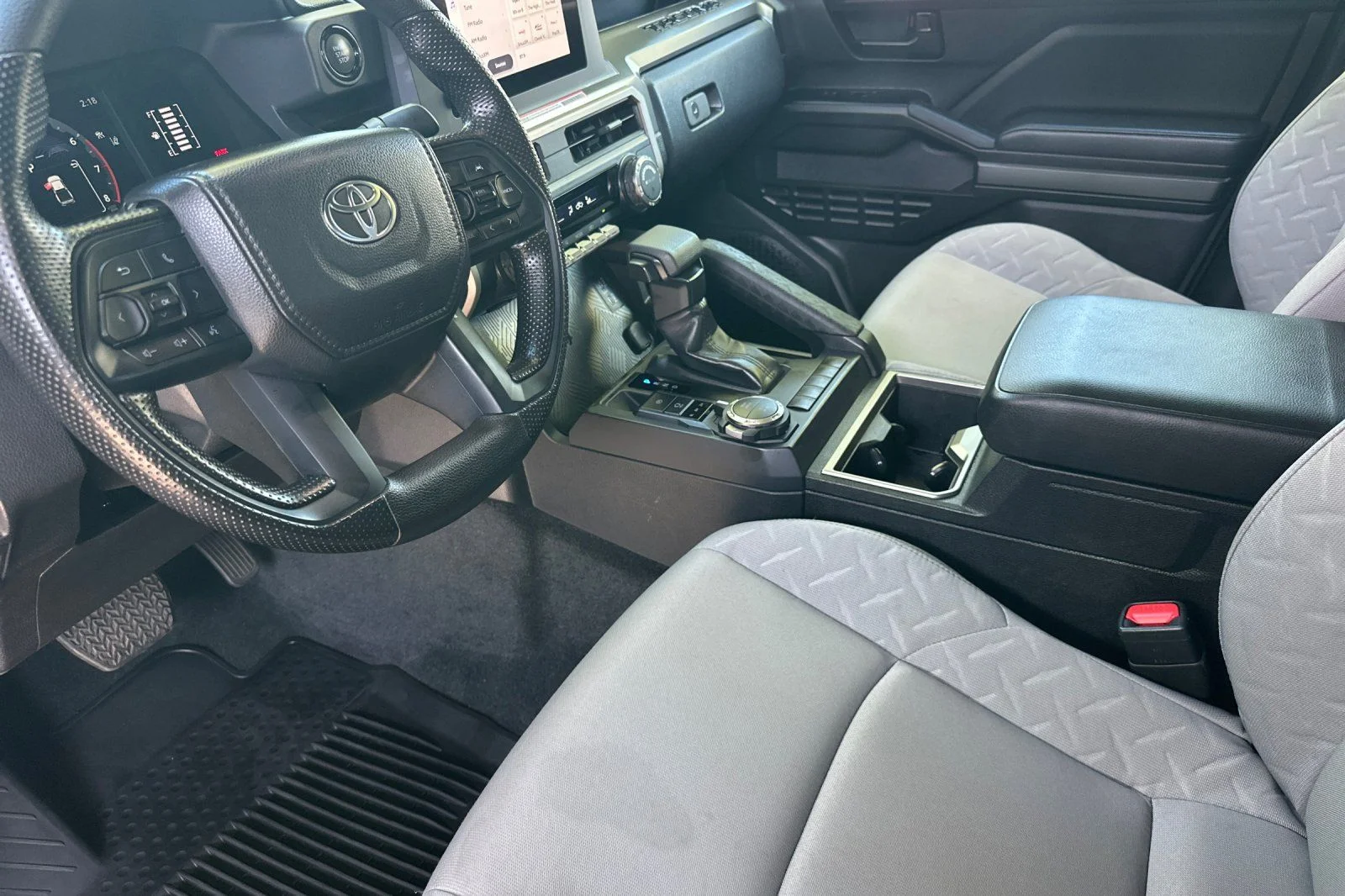 2025 Toyota Tacoma SR5 - Photo 18