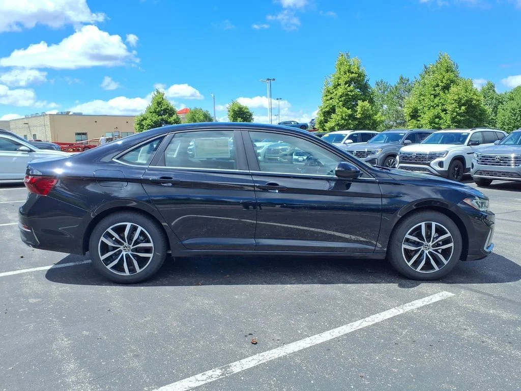 New 2026 Deep Black Pearl Volkswagen 1.5T SE image 3