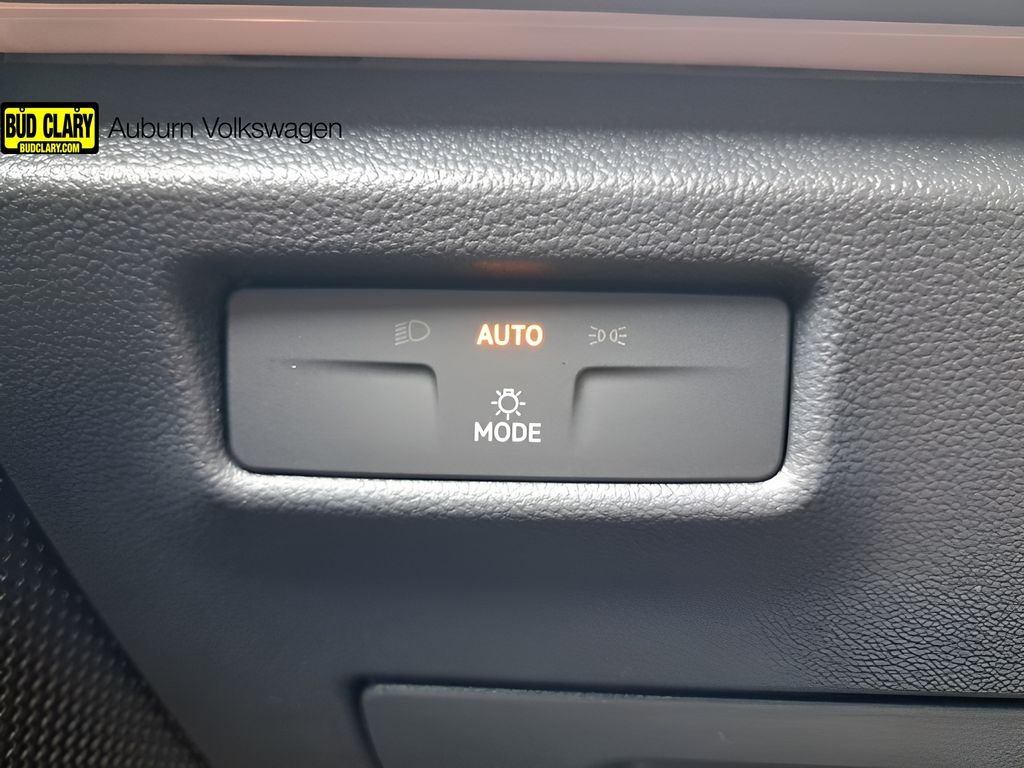 2025 Volkswagen Tiguan SE - Photo 26