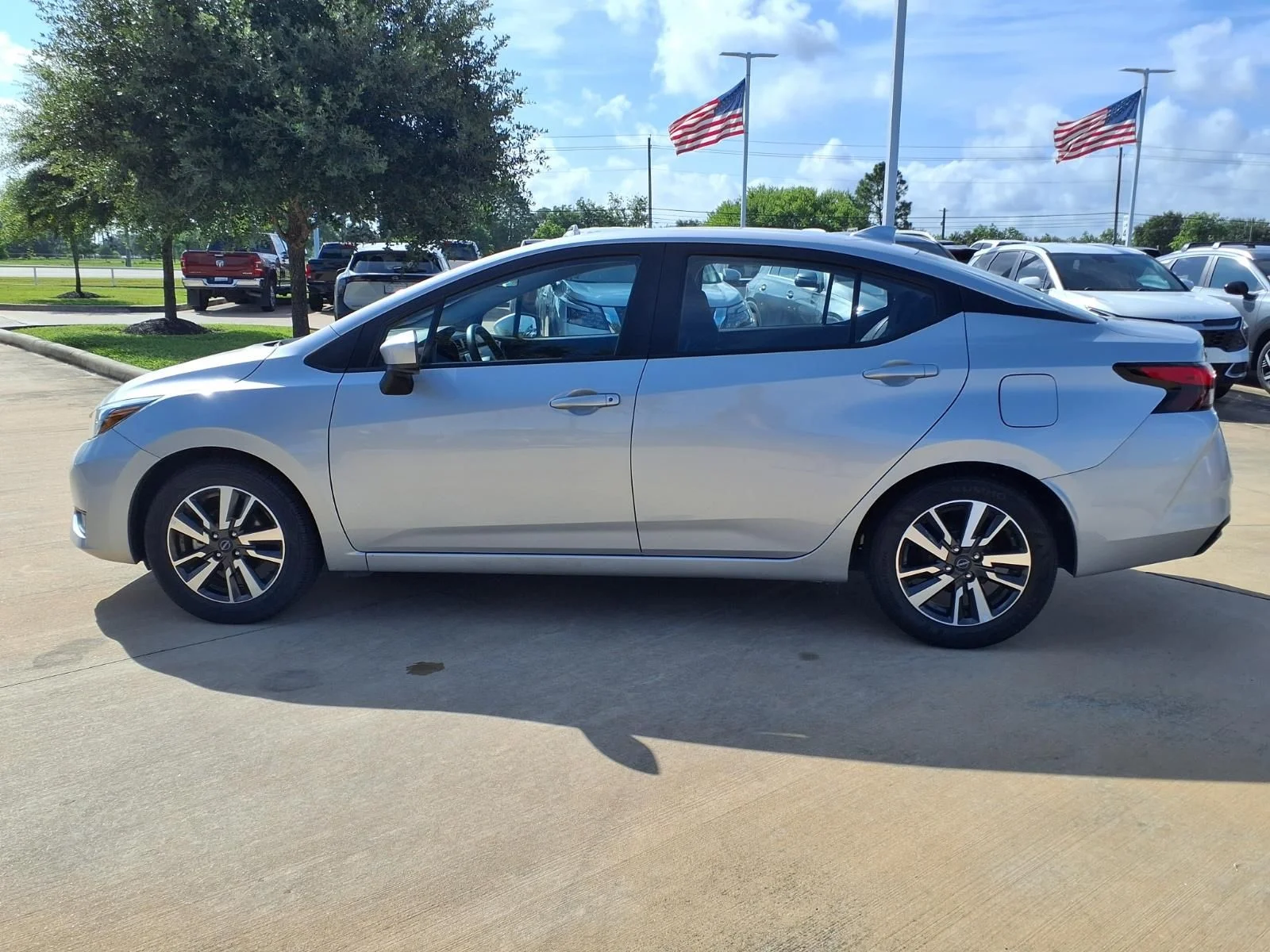 2025 Nissan Versa Sedan SV - Photo 8