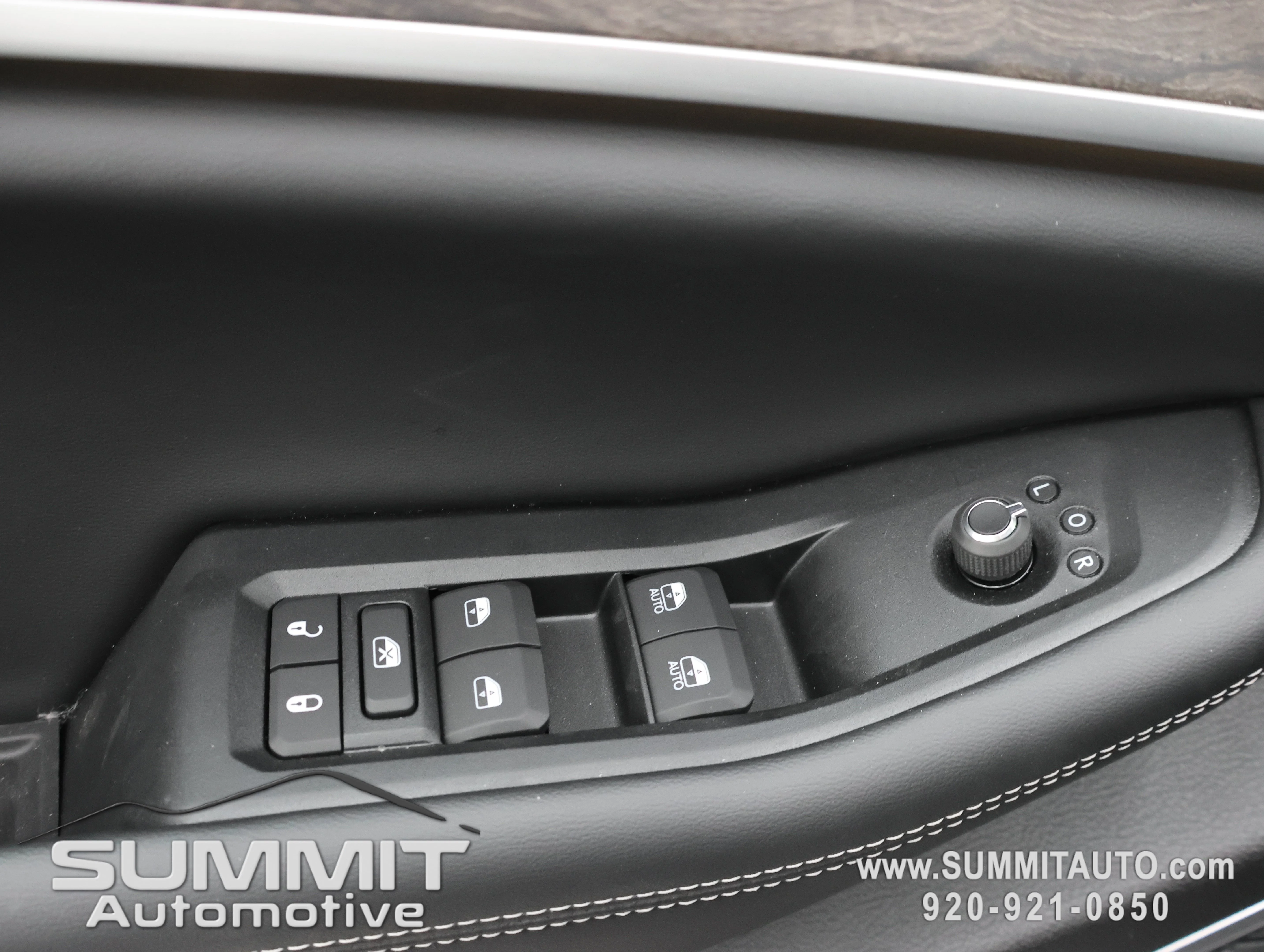 New 2026 Diamond Black Crystal Pearlcoat Jeep Limited image 47